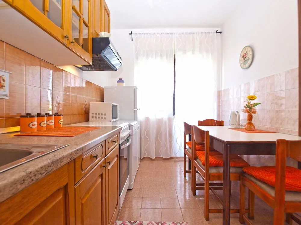 Apartment 1200