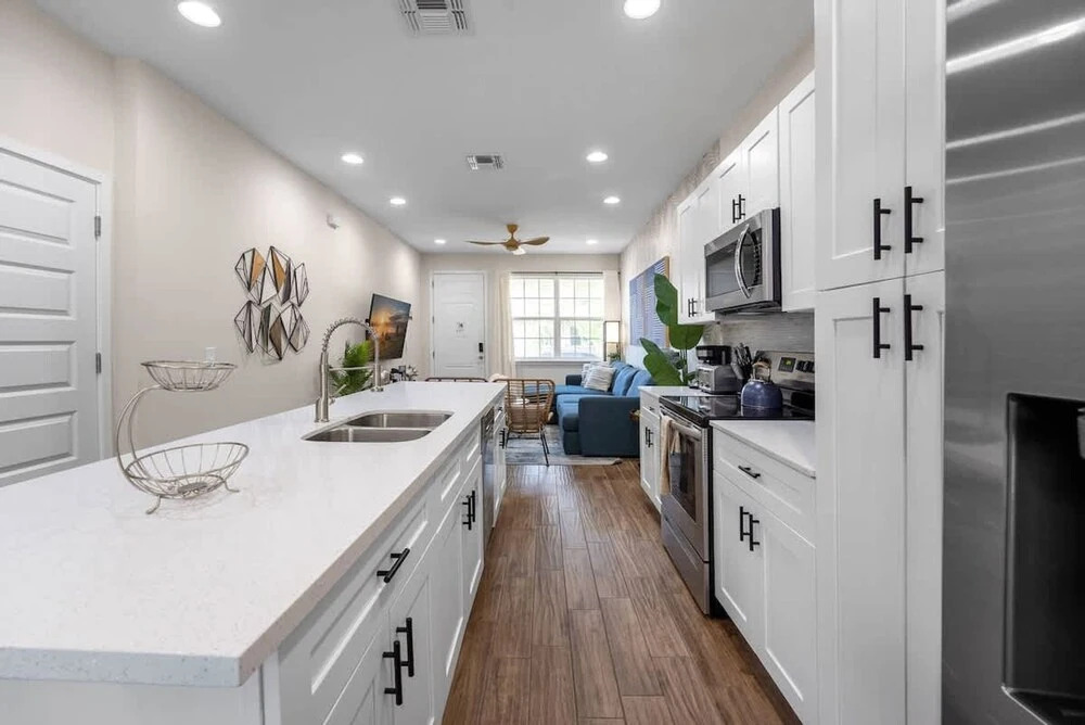 New Listing - Modern Decor 4 BR Townhouse