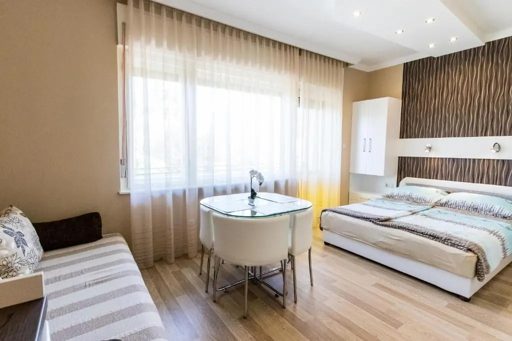 Lara Apartments