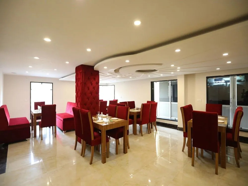 OYO 10380 Hotel The Green Majestic