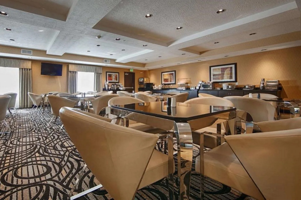 Best Western Plus Airport Inn & Suites