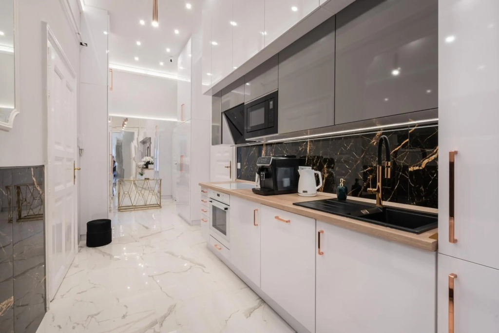Premium Art Deco Apartment at Broadway // 4BDR & 3BR