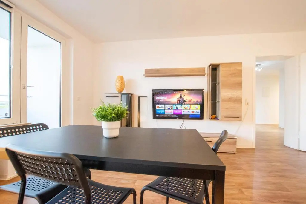 Apartments with Balcony - 20 min DUS Airport & MESSE DUS