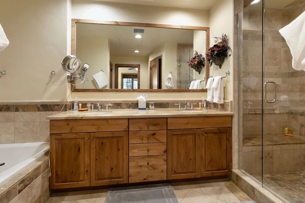 B107 Beaver Creek Landing 3 Bedroom Condo by RedAwning