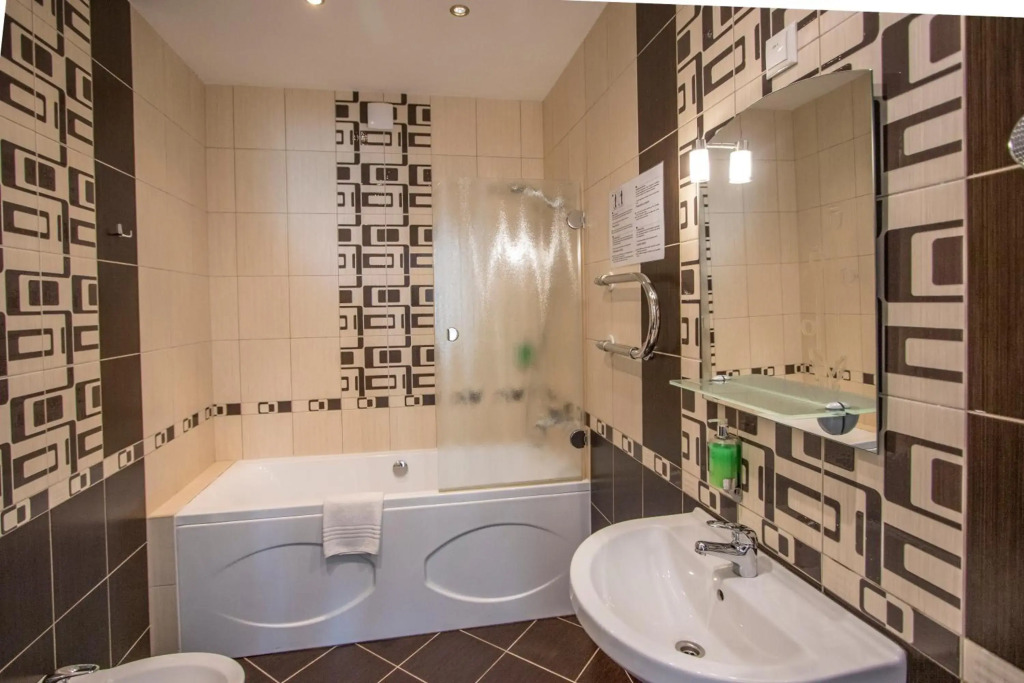 Hotel BEST with FREE PARKING