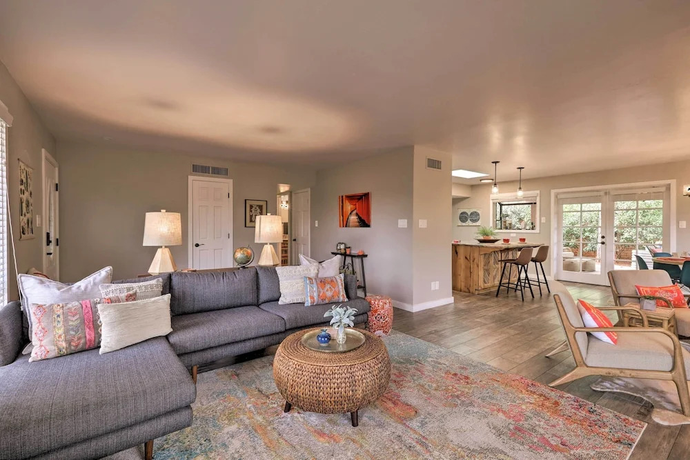 Red Rock Views: Modern Sedona Home