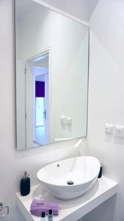 Central Bright Apt in Athens near Metro
