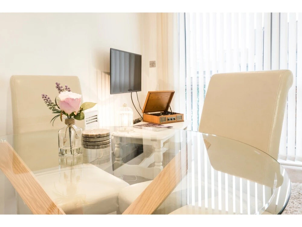 Chic, Spacious 1-br Flat For 2 In Central Bristol