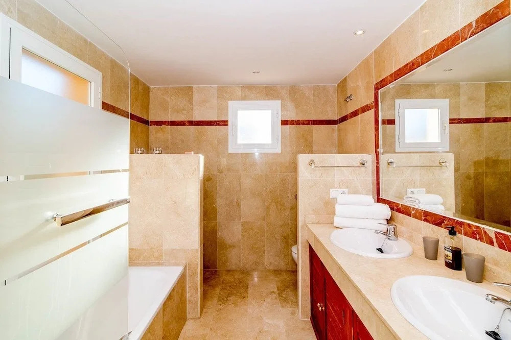 Apartment Condes de Iza-CDI - Roomservice