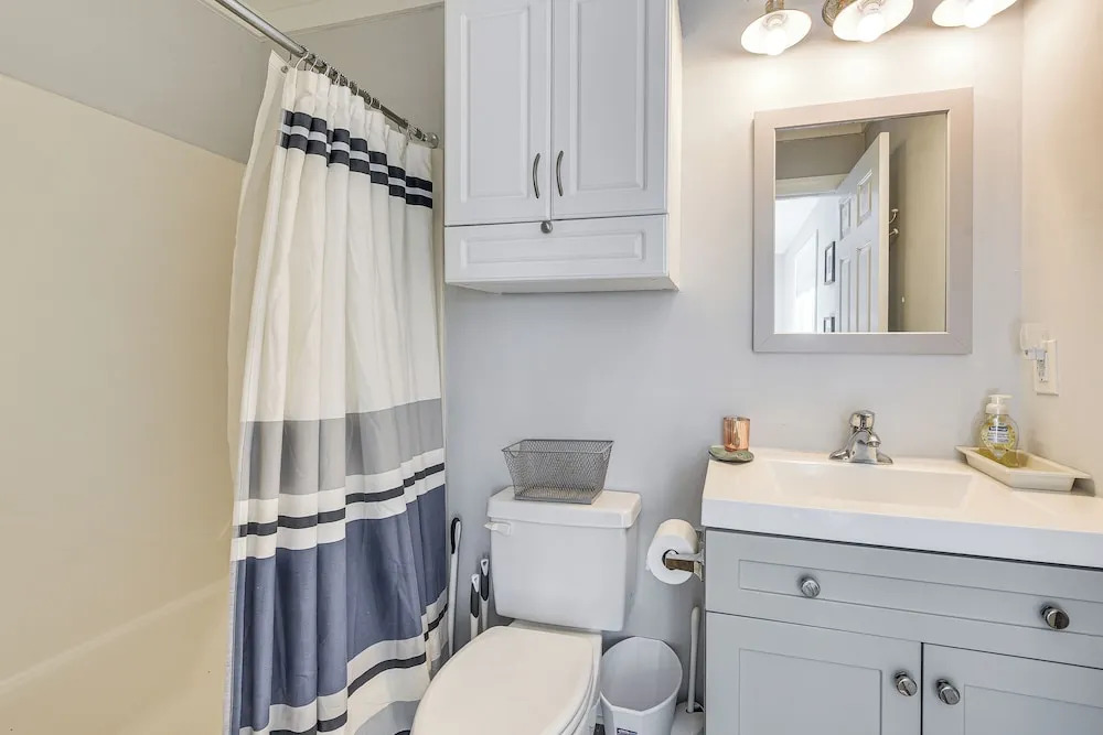 Ocean Isle Beach Condo w/ Balcony: Steps to Shore!