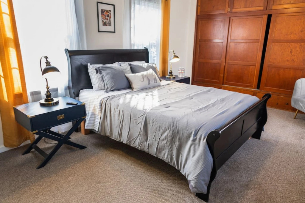 Updated Well-Appointed 3-Bedroom Home In Beautiful Burbank Neighborhood  (P49)