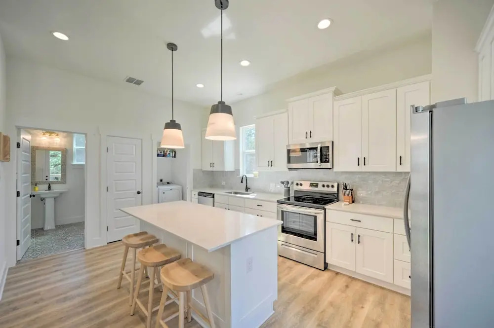 Canyon Lake Home w/ Deck ~ 1 Mi to Comal Park