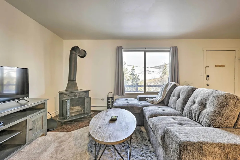 Steps to Dillon Reservoir: Mtn-view Condo