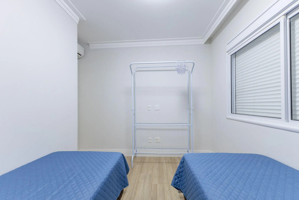 Excelente apartamento em condomínio pé na Areia.