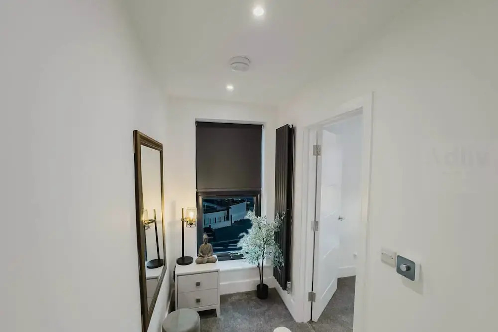 Luxury Seaside Home Parking Sleeps 8 by Adliv