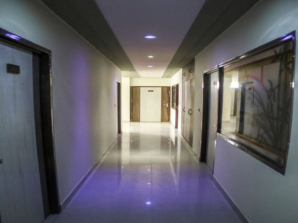 Capital O 14864 Hotel Satyam Inn
