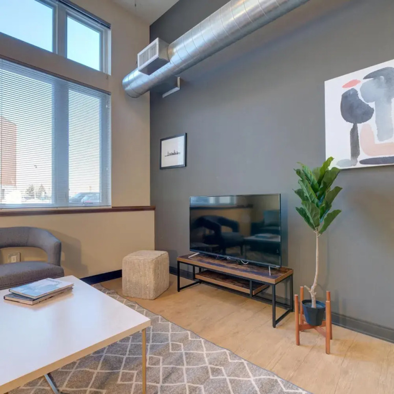 Kasa Relax in Your Spacious 1BD Pet Friendly Milwaukee
