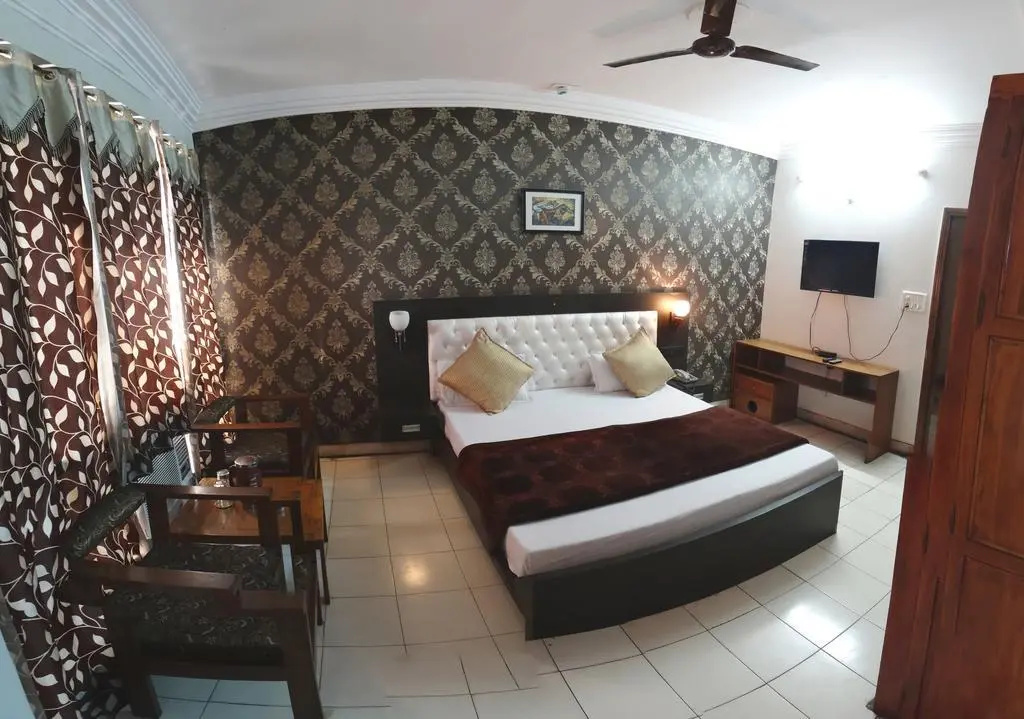 Gaurav Hotel