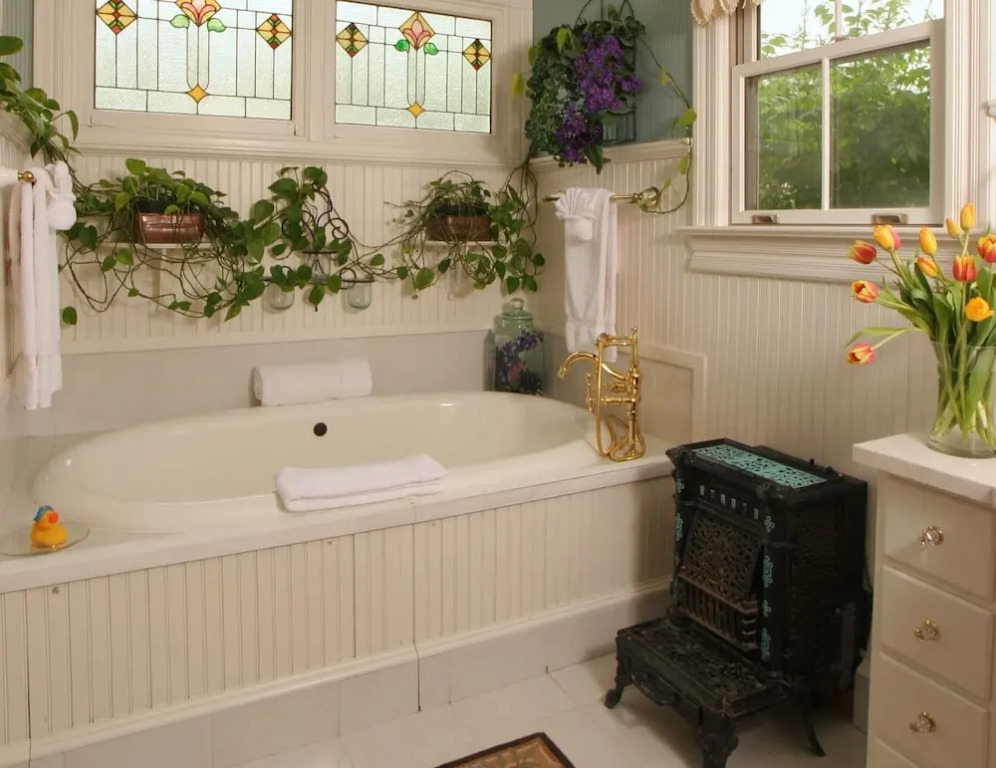 White Doe Inn Bed & Breakfast