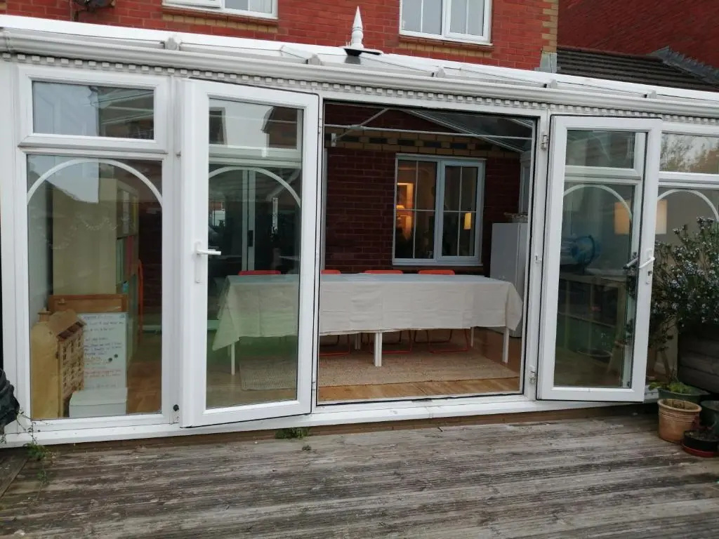 Spacious townhouse with sea views near Cardiff
