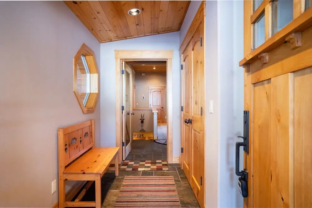 Hillside Mountain Creek Haven 4 Bedroom Home