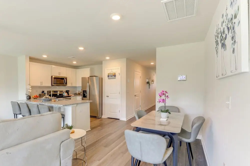 Modern Escape 2 Mi to Surfside Beach Fishing Pier