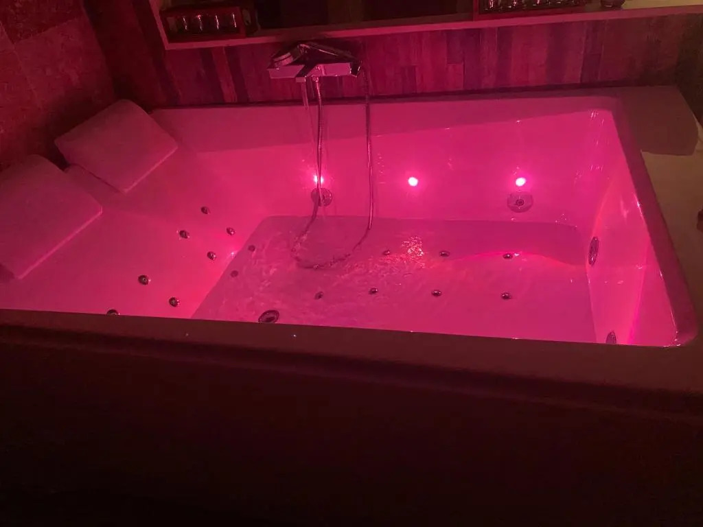 The Montreal Suite (Adults Only)