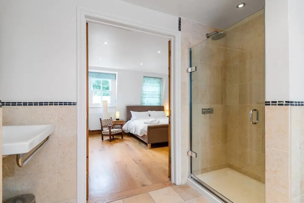 Fabulous Large and Quirky 4 Bedroom House