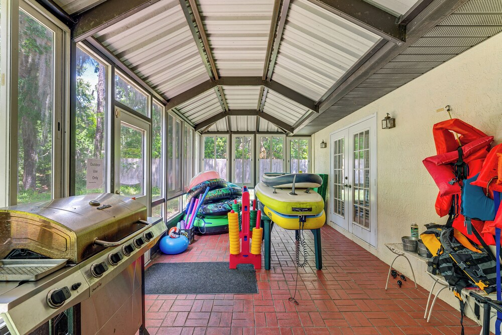 Waterfront Deck & Private Dock! Rainbow River Home