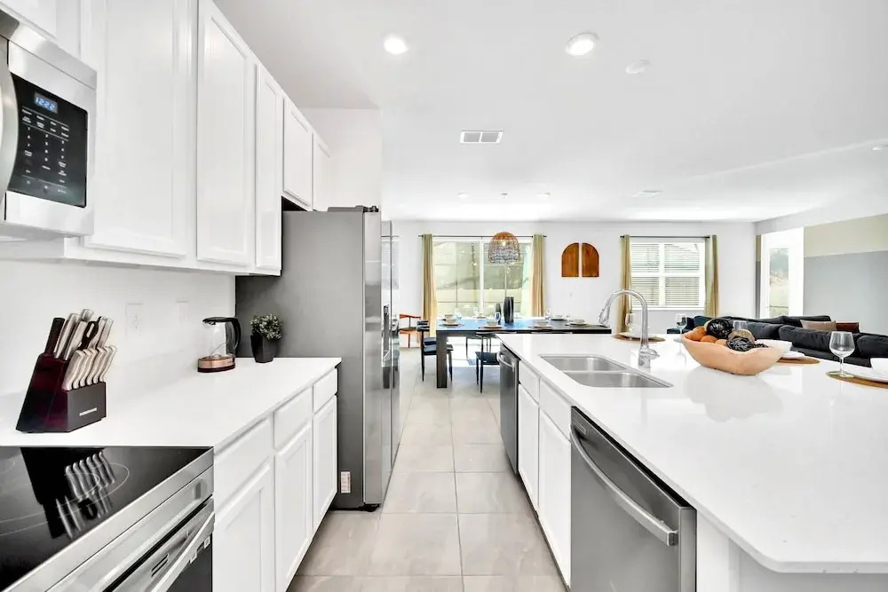 Upstay: Modern Home w Pool, Games & Bbqsleeps 18