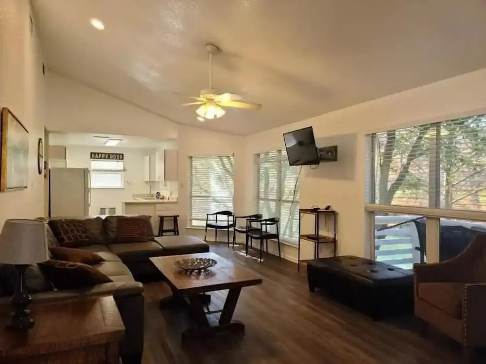 Earth Haus Stunning Riverfront Home
