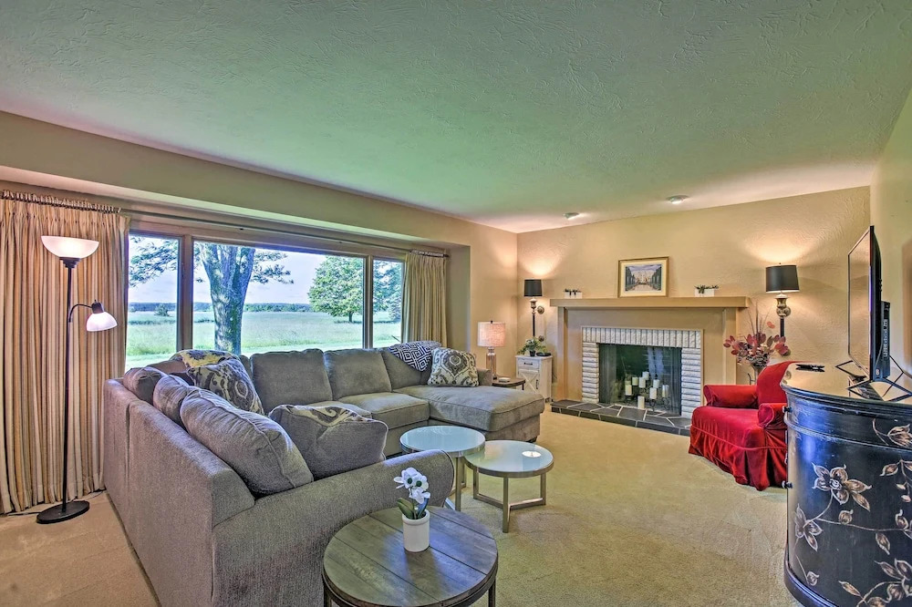 3 Mi to Silver Lake: Traverse City Home w/ Deck