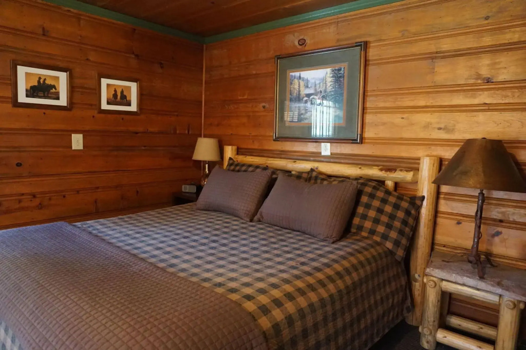 Shaver Lake Village Hotel