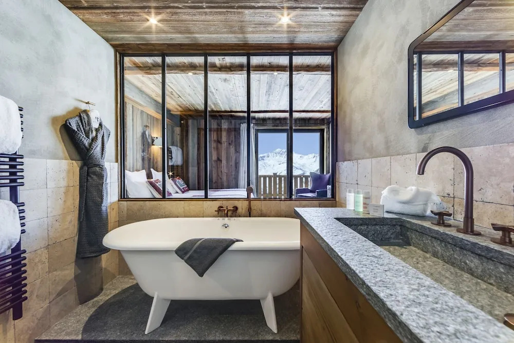 Luxury 8 bedrooms apartment, 380 sq.m. at 2551m. altitude