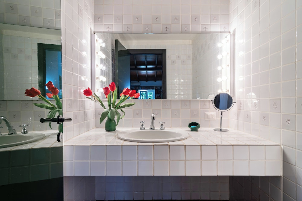 Villa Wanna - Design, Relaxation, and Nature near Milan