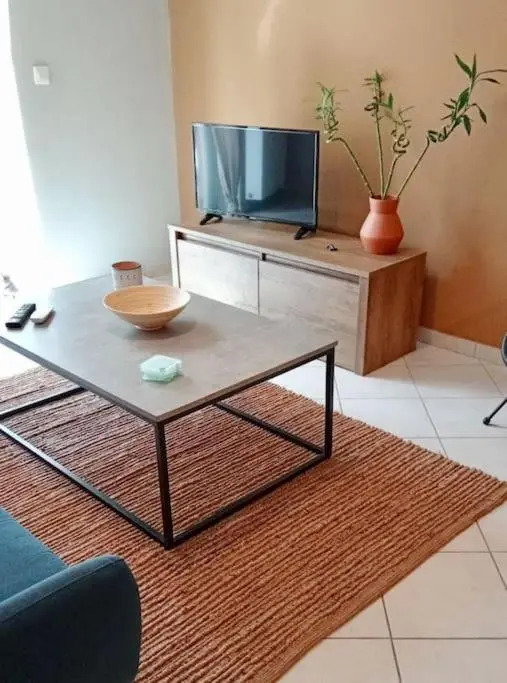 Central Artistic 2-Bedroom Apartment