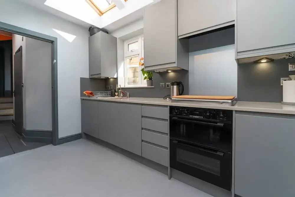 Host Stay Queens Maisonette