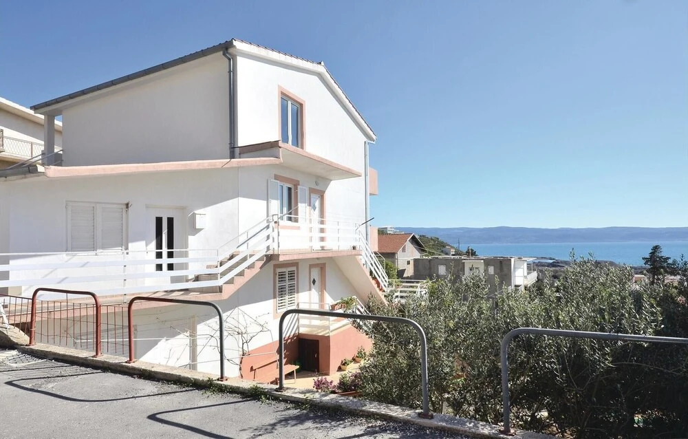 Stunning Home in Dugi Rat With Wifi and 1 Bedrooms