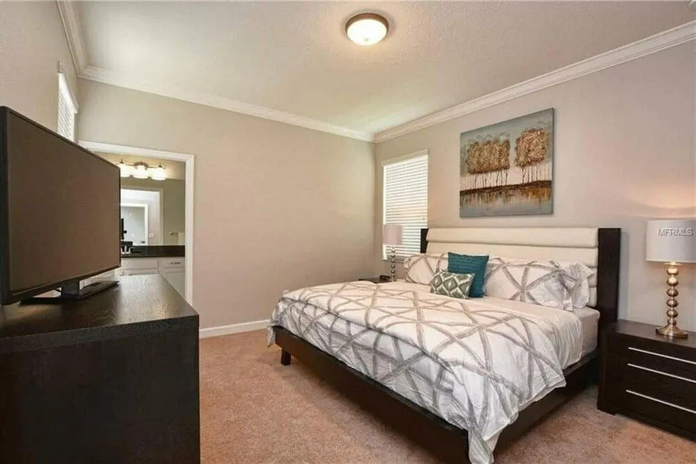 Amazing Home With Pool 8950