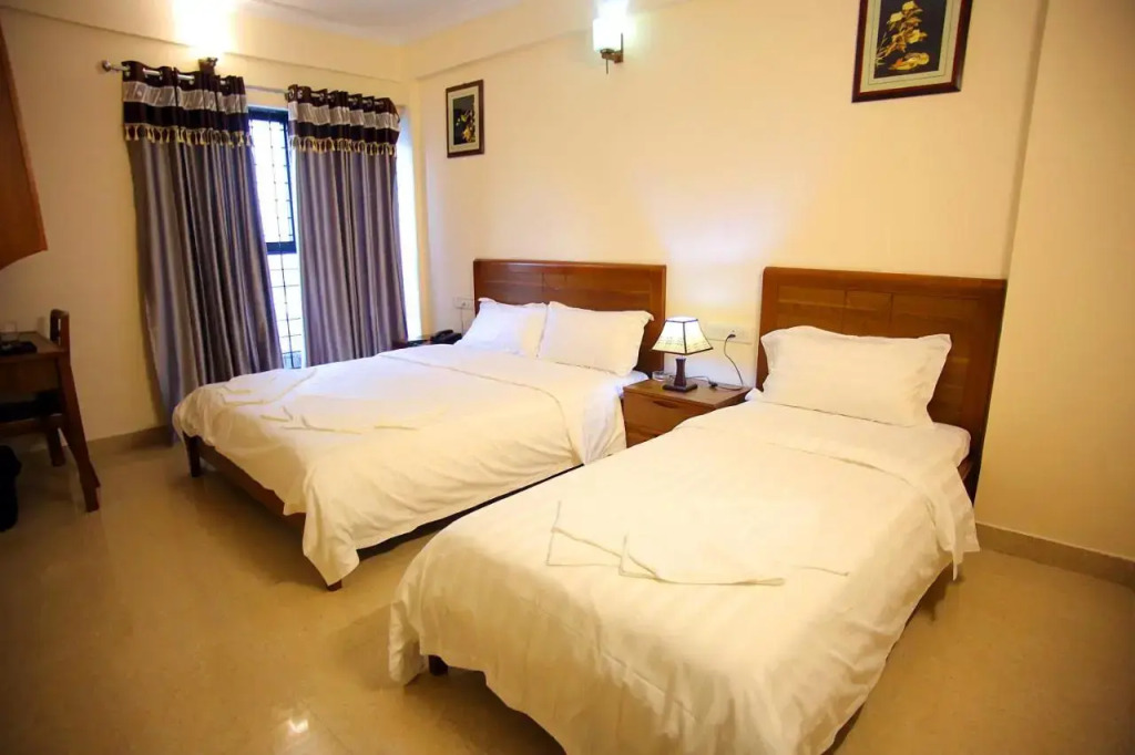 The Lounge Business Hotel