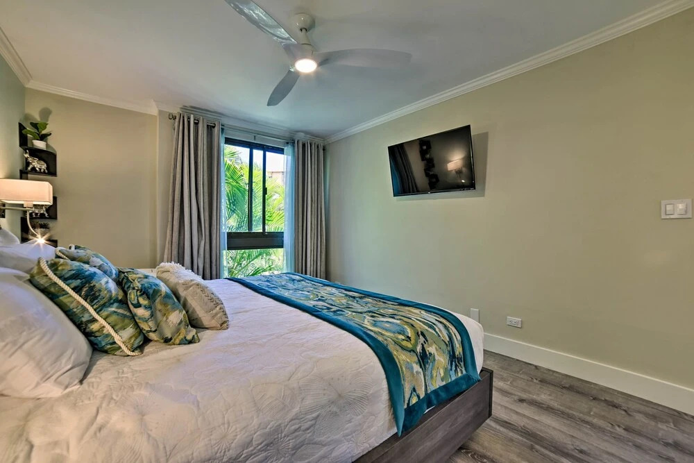 Walk to Beach: West Maui Condo w/ Lanai & Pool!