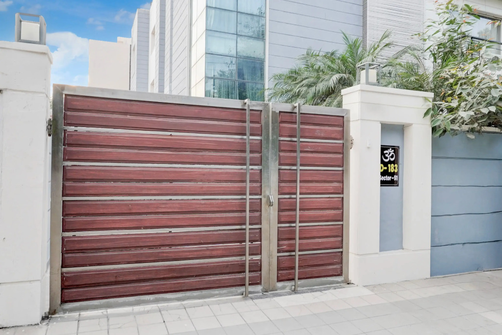 Townhouse Sector 51 Noida Near Metro Station