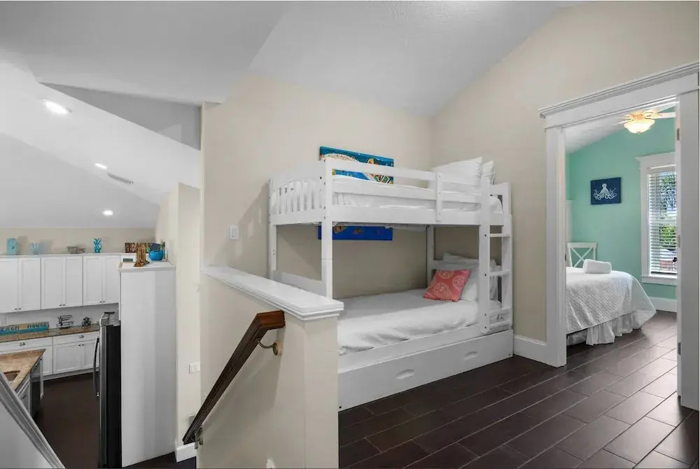 Fanta Sea 4 Bedroom Home by RedAwning