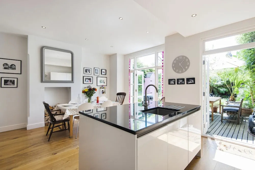 Enchanting Southfields Home by King George's Park