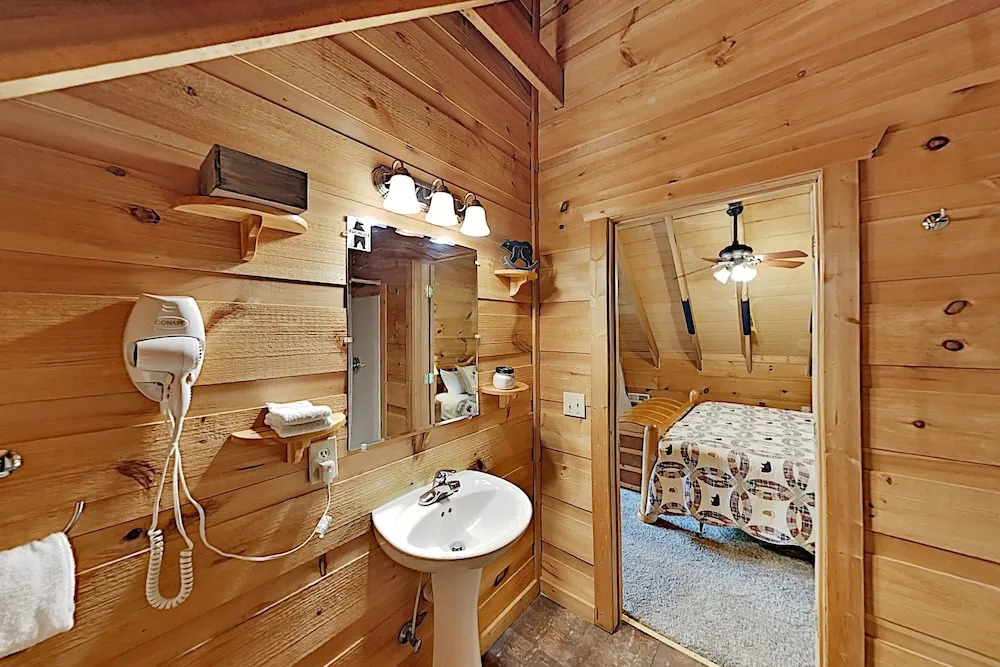 New Listing! Epic W/ Game Room & Hot Tub 2 Bedroom Cabin