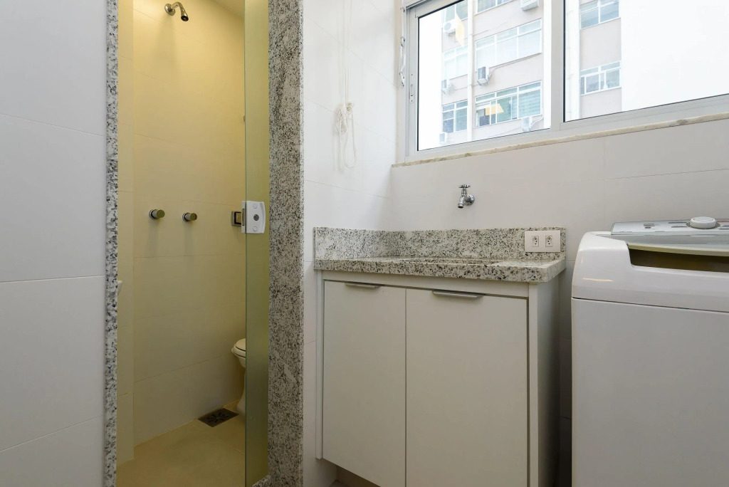 Apartamento No Leblon Com 3 Quartos | Gbc 260/301