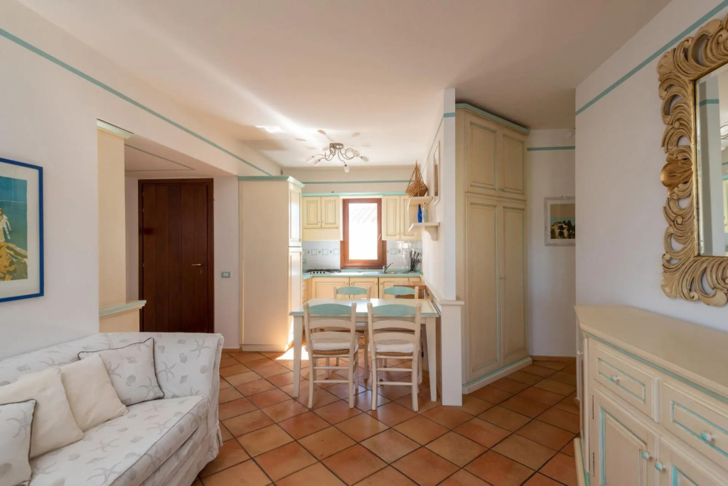 The apartment has 2 bedrooms, living room with kitchen, bathroom with shower and a large covered ter-Pedra Rosa F2