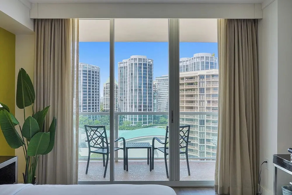Stunning 12th Floor Studio in the Grove