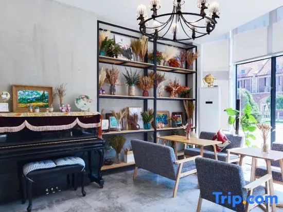 Twenty Rooms Art Hotel