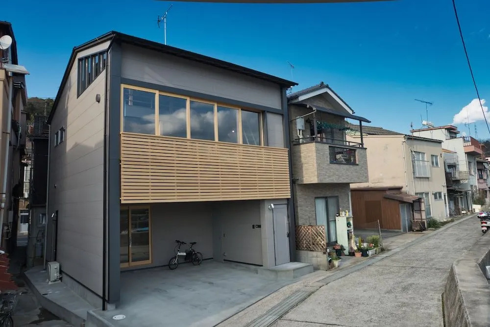 Onomichi Guesthouse Namiuchigiwa - Hostel